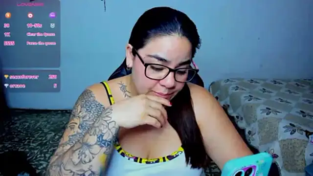 Sharon_hils live cam on StripChat