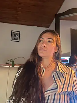 emmily_d (F milf) - Plug Anal