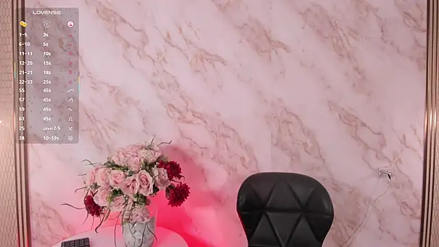 ladyreload (F young) - Toples show and oil tits