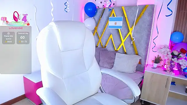 elizabeth_evans1 (F young) - Show boobs + Play my nipples