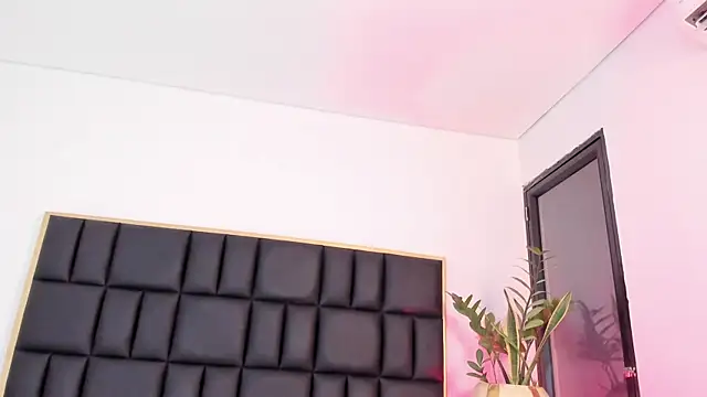Watch isabella_gloww live on EroticFlix - High definition streams