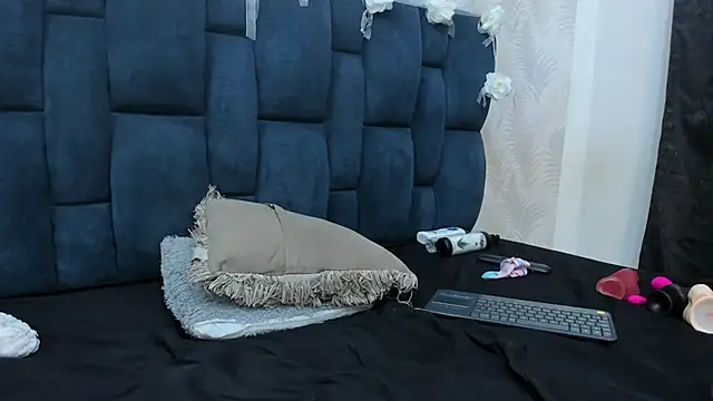 Watch Melody_Megann live on EroticFlix - High definition streams