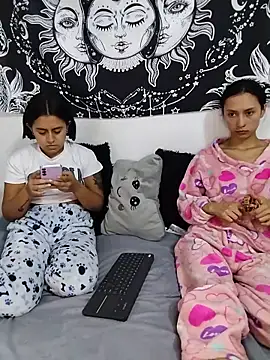 emily_n_abby webcam