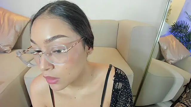 Mia-Monroee live cam on StripChat