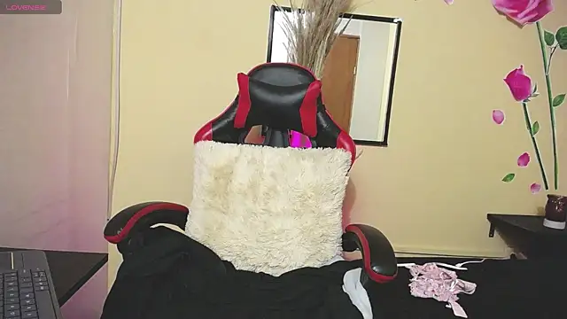 Watch BrendaRojas_ live on EroticFlix - High definition streams