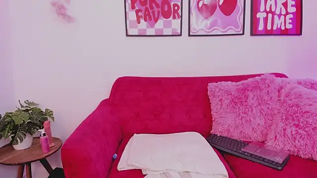 Watch zoeseven7 live on EroticFlix - High definition streams