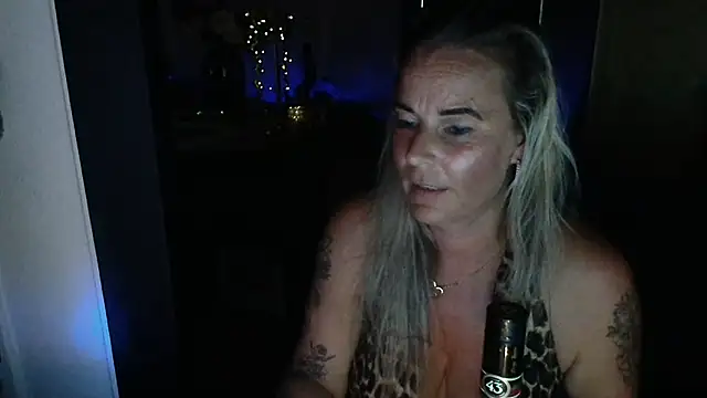 Watch xMystiqueMavenx live on EroticFlix - High definition streams