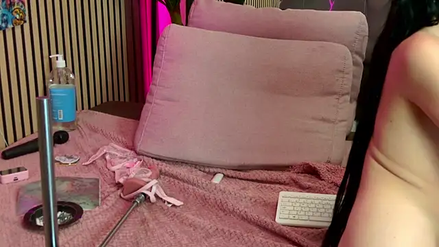Watch MirunaHaze live on EroticFlix - High definition streams