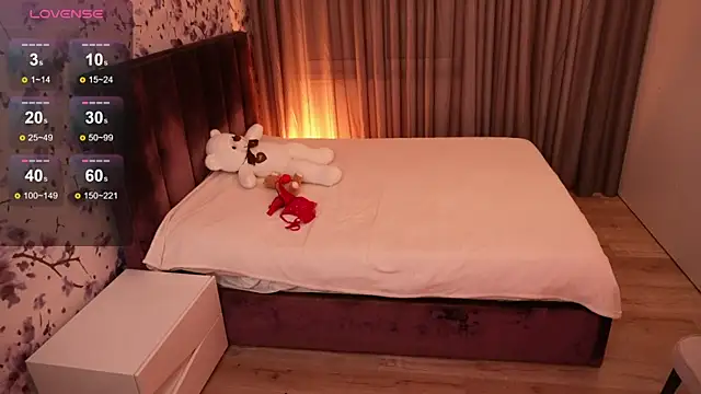 Watch ChloeSpark live on EroticFlix - High definition streams