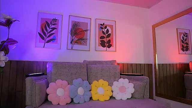 Watch IvyGrabes live on EroticFlix - High definition streams