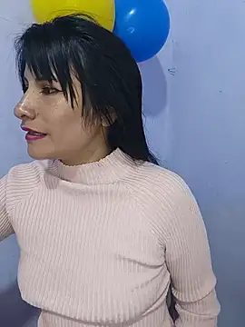 laurahotdirty webcam