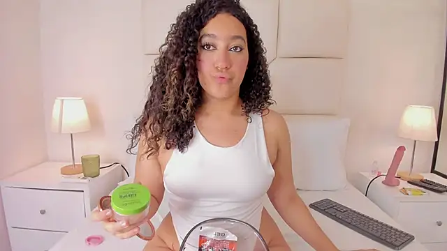 Watch NaomiCambels live on EroticFlix - High definition streams