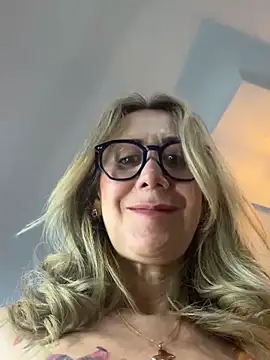ashleymilf_1 webcam