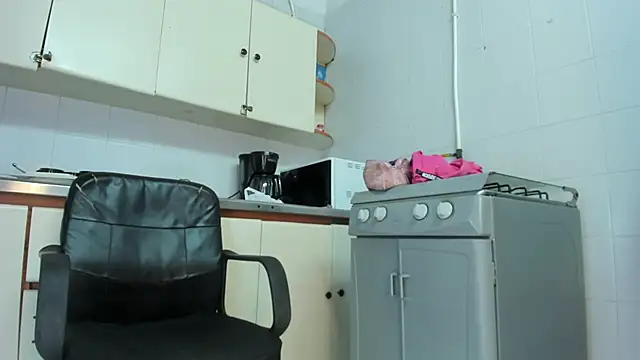 BustyGlow webcam