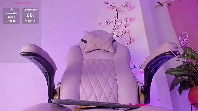 Mara_royal's room