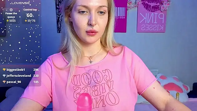 BlondieSummer webcam