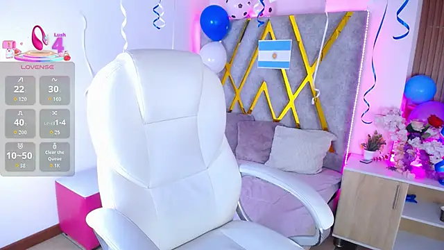 elizabeth_evans1 (F young) - Show boobs + Play my nipples