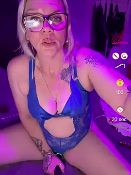 Curvy-Cleo webcam
