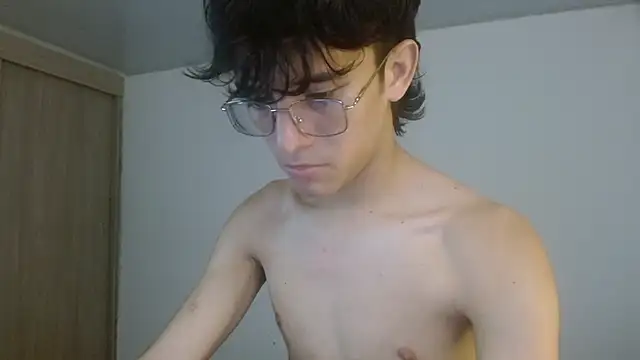 noah_millerx webcam