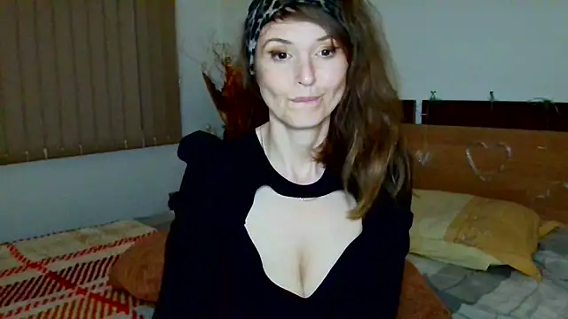 LoveElenika webcam
