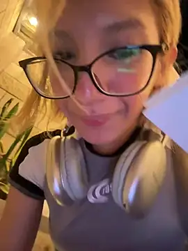 SweetBunnyGF webcam