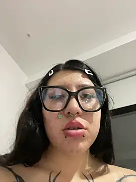 Watch MennaLee_ live on EroticFlix - High definition streams