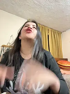 Watch latinfemale live on EroticFlix - High definition streams