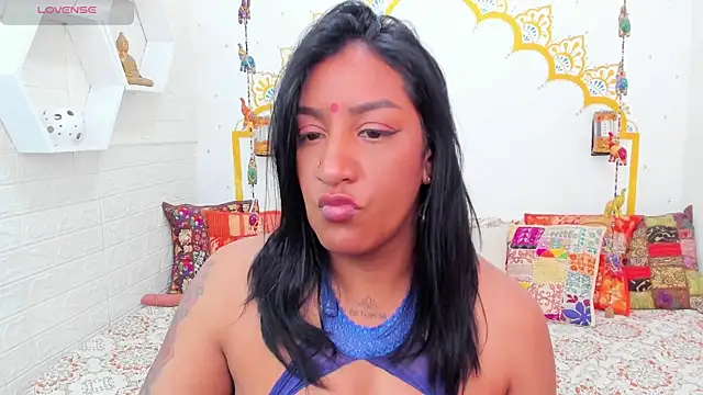 Watch LadyNahir live on EroticFlix - High definition streams