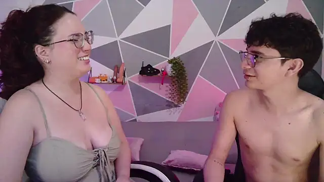 AndrewAnndCherry live cam on StripChat