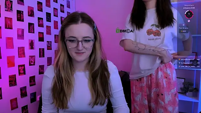 liana_kisses webcam