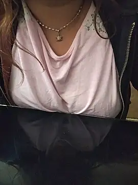 CurvyLolaX webcam