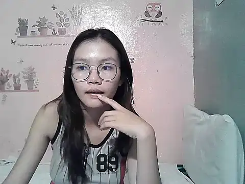classycrushpinay - ClassyCrushpinay's free webcam - UK Sex Cams