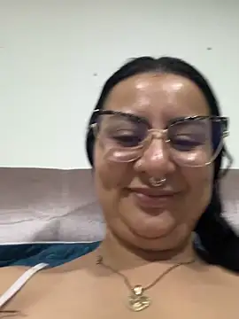 Watch Abril_Luv live on EroticFlix - High definition streams