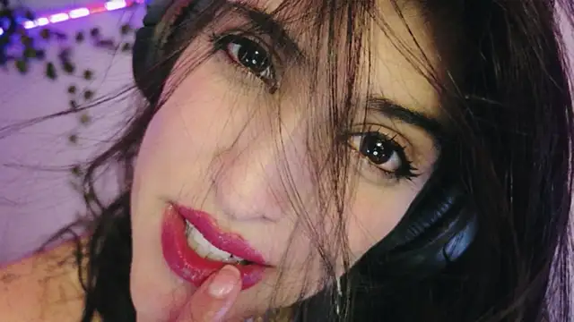 Watch AzaharJaan live on EroticFlix - High definition streams