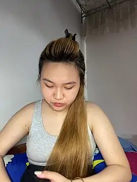 Almira6868 live cam on StripChat