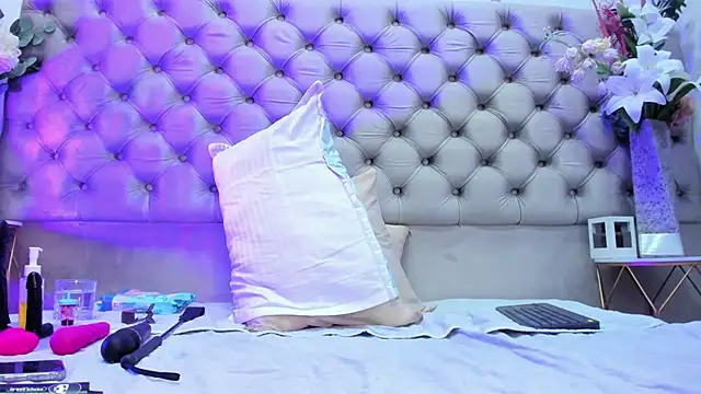 Watch LezyTompson live on EroticFlix - High definition streams