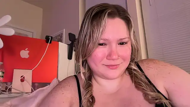 PiggyRose webcam