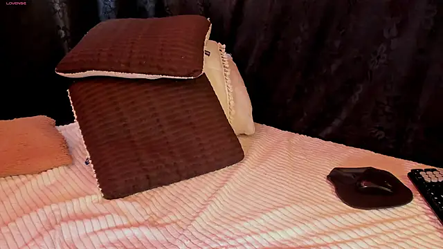MiaKnox webcam