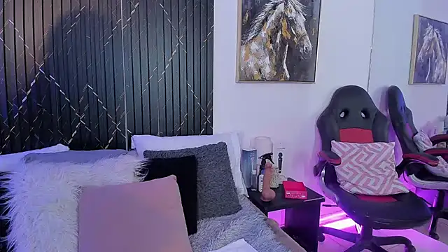 Watch Bonnie_Rider live on EroticFlix - High definition streams