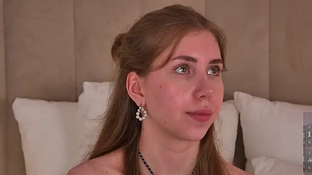 Watch EvaAkiins live on EroticFlix - High definition streams
