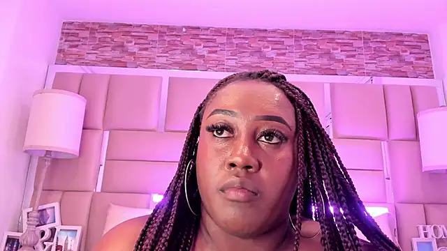 ShaniaBrownn webcam
