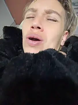 MARILYNKOVANOVA webcam