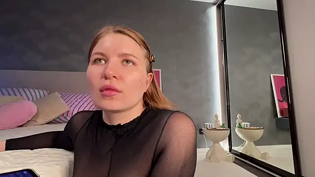 GlossyVixen webcam