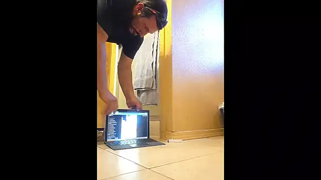 UncutHammer69 webcam