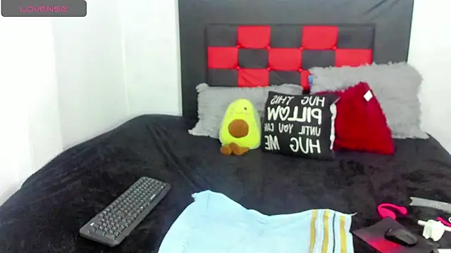 camila_valenciia_ webcam