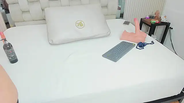 Watch madelein_fosterr live on EroticFlix - High definition streams