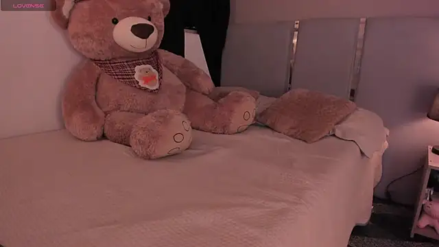 Watch Zaray_star live on EroticFlix - High definition streams