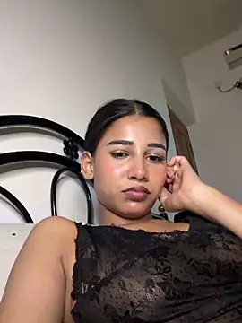 STRIP_GLOW live cam on StripChat