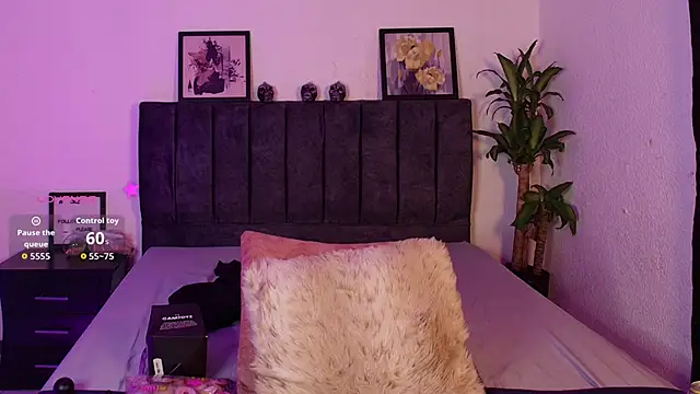 Mia_Collins_21 webcam