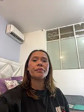 Watch SophiaQueens live on EroticFlix - High definition streams